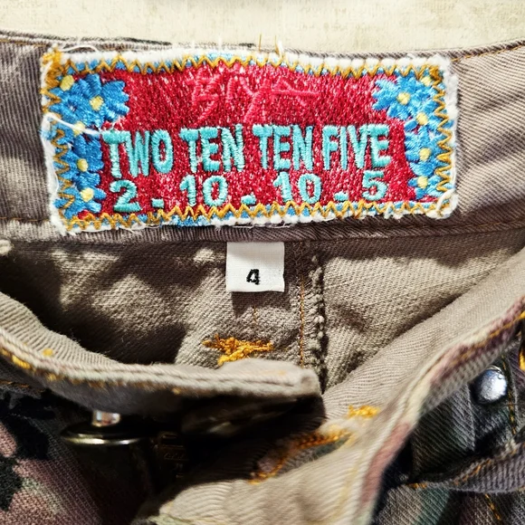 Johnny Was 2-10-10-5 Biya Embroiderd Camo Floral Denim Cropped Boho Jeans Y2K - Picture 10 of 10